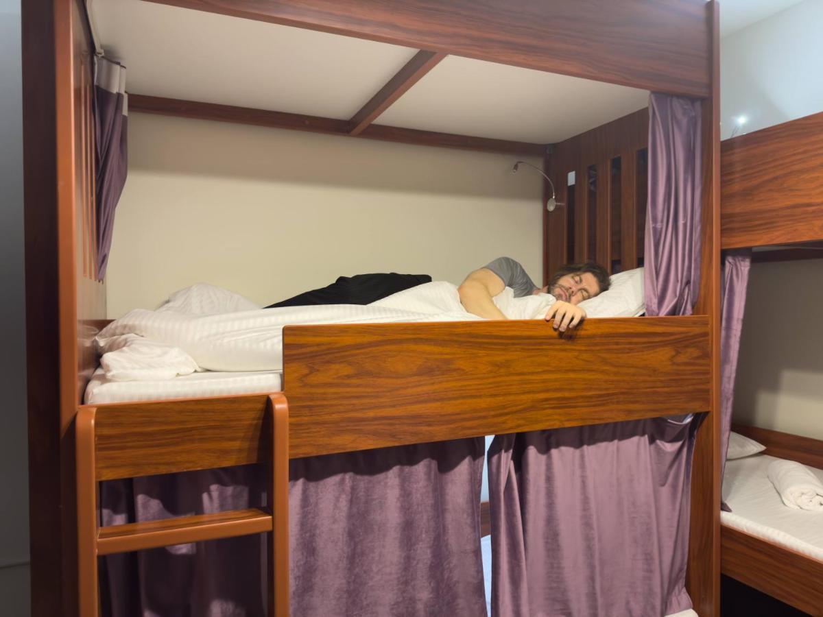 Business Backpackers Jbr Hostel Dubai Exterior foto