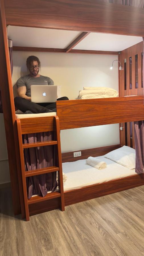 Business Backpackers Jbr Hostel Dubai Exterior foto